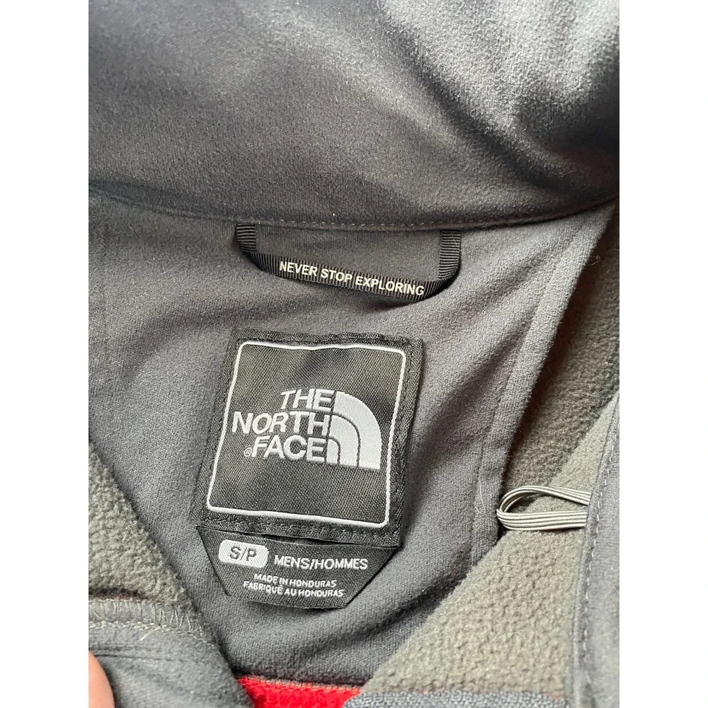 The North Face‎ WindWall Softshell Jacket Mens Small Red Gray Full Zip Hiking